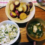 昨日の夕飯！大根葉の混ぜご飯、サツマイモの甘露煮、豚肉と大根と小松菜の汁