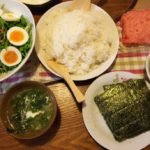 今日の夕飯！ネギトロとアボカドの簡単手巻き・小松菜のスープ・水菜サラダ