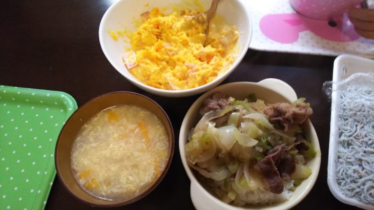 今日の夕飯～牛丼・カボチャサラダ・かきたま汁（子供はシラス丼）
